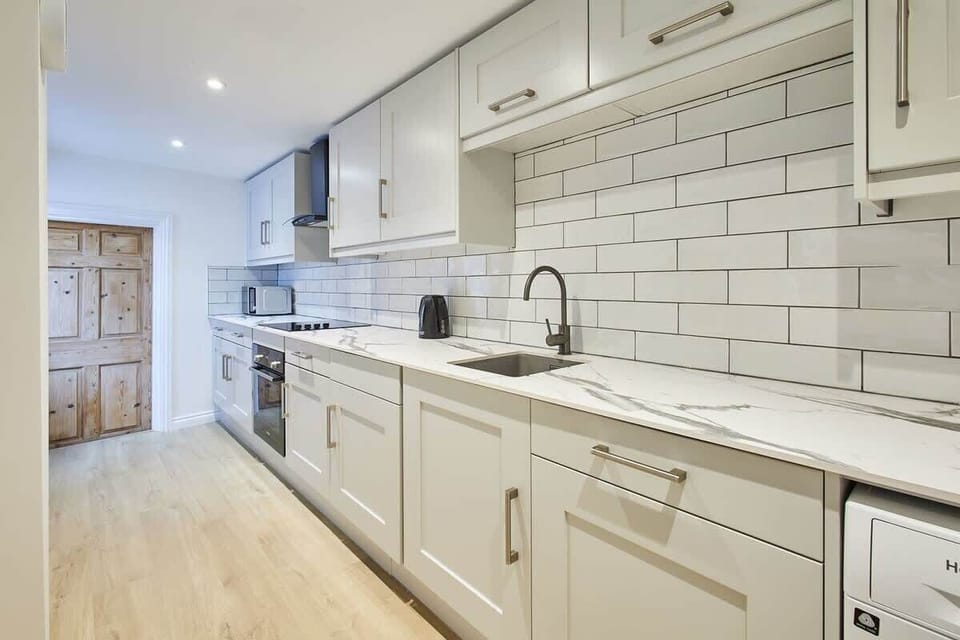 Penny Farthing Cottage, Whitby - Host & Stay