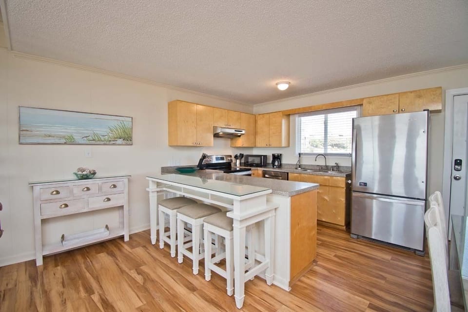 Kitchen has Bar Seating