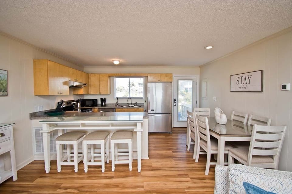 Kitchen / Dining