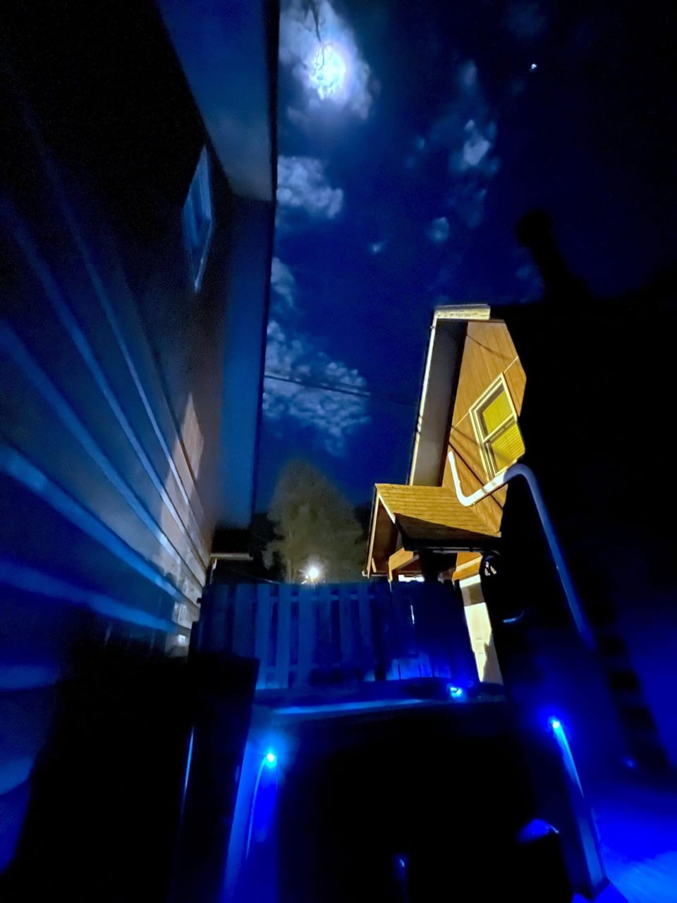 See the sky and river from the hot tub!