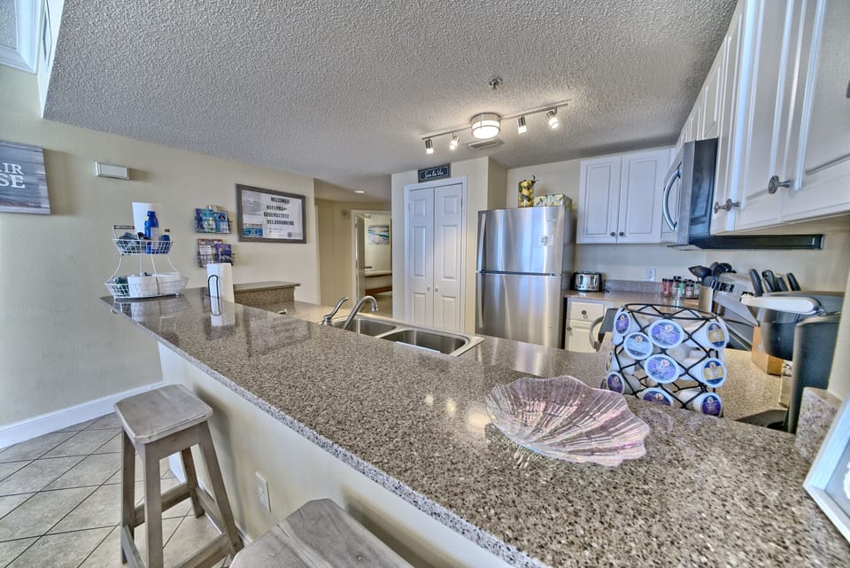 full size appliances and granite countertops