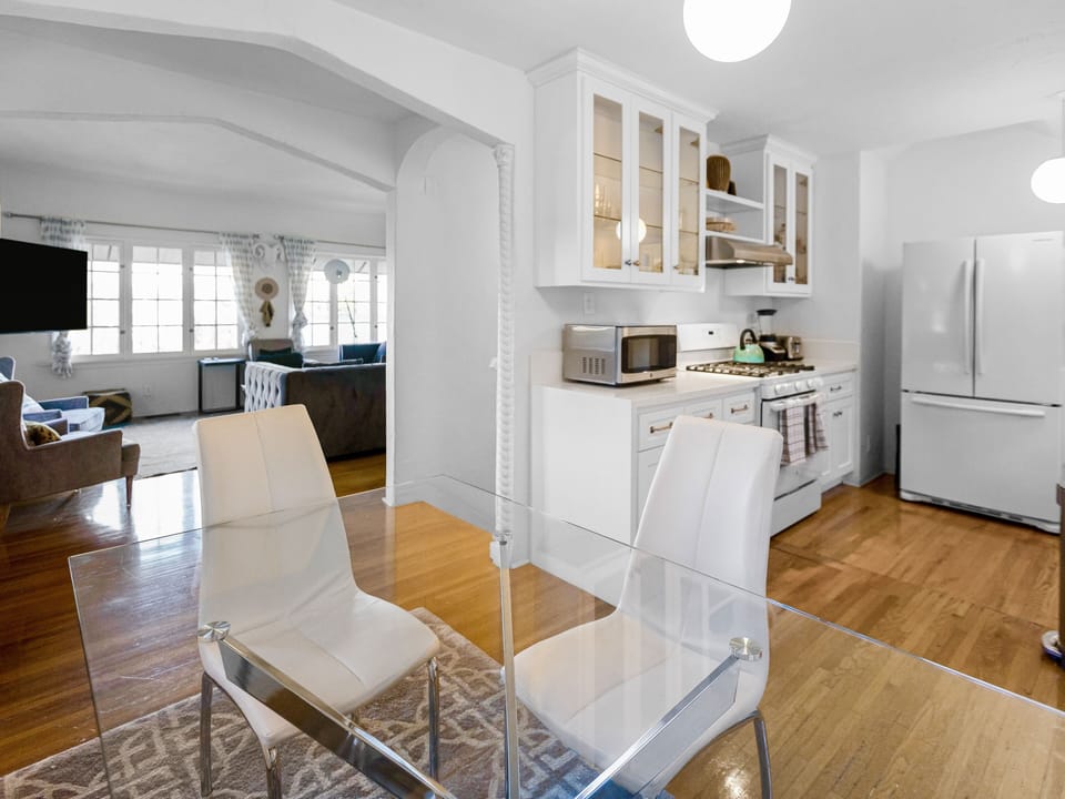 dining area/kitchen