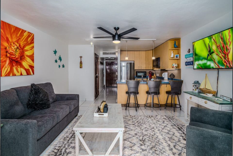Spacious living room with full sized pull-out couch!