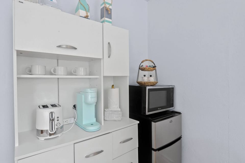Kitchenette with Coffee Maker, Toaster and Microwave. Mini fridge