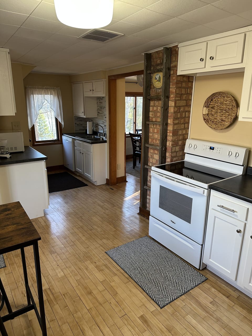 Kitchen of Cabin, all new applicances. 