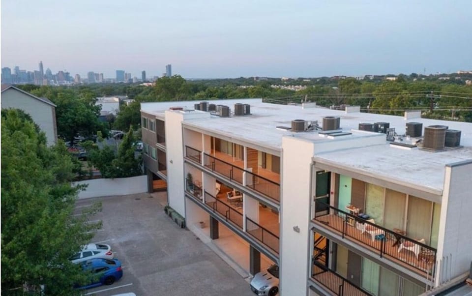16 all owner-occupied unit condo complex located in a quiet and safe area,