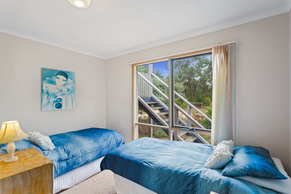 Comfortable single bedroom