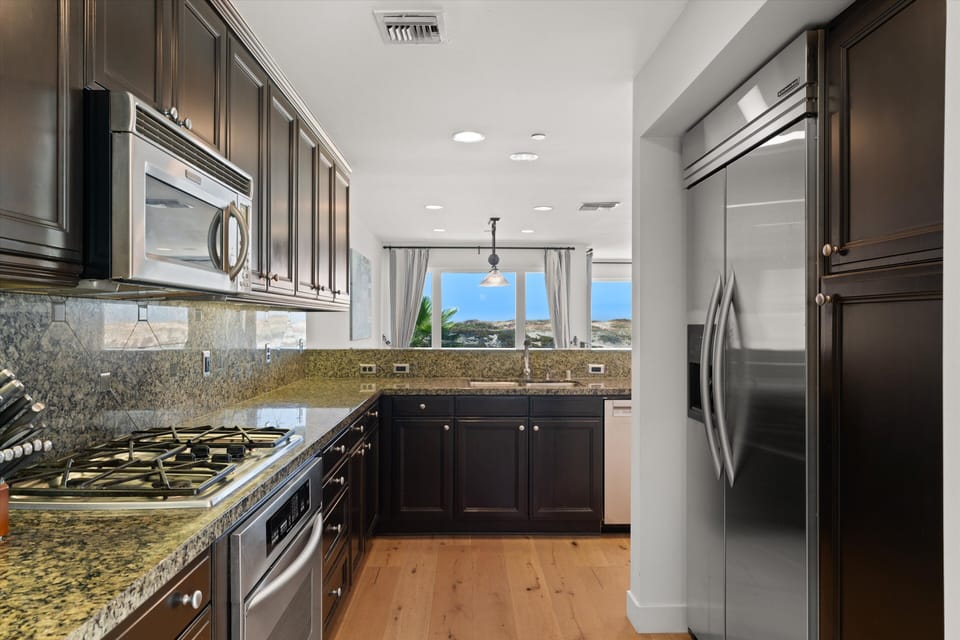 Large gourmet kitchen