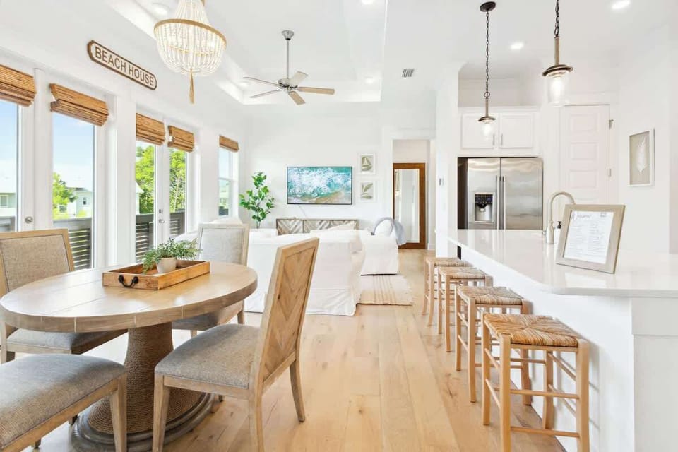 Open floor concept for entertaining!