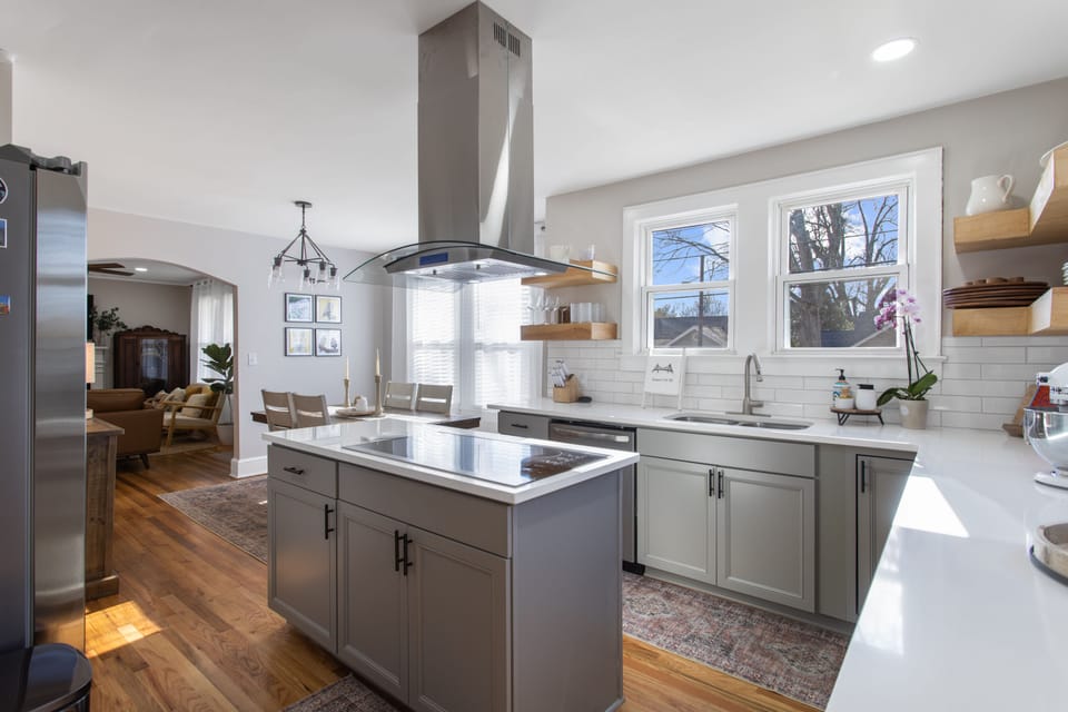 Sunlit space|sleek appliances|charming deco for a great culinary experience