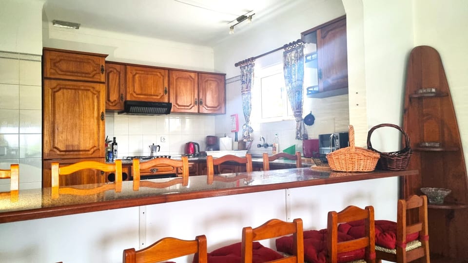 Casa Flora - Living room diner space / kitchen