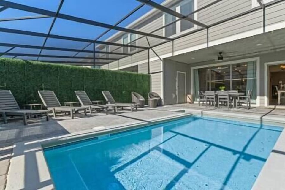 Lanai, Private Pool, and Outdoor Dining Space (1)