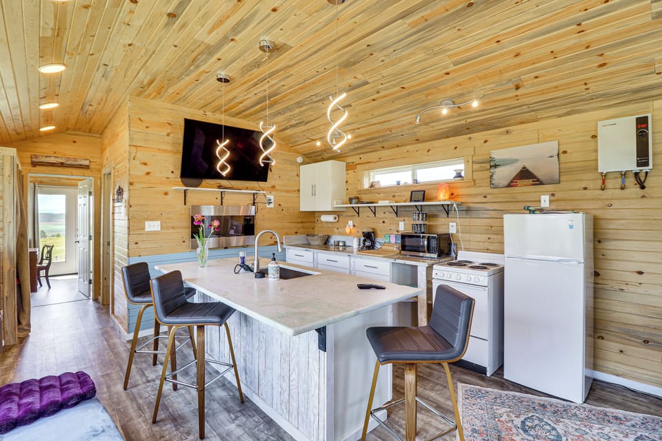 Dining Bar | Dishes & Flatware Provided