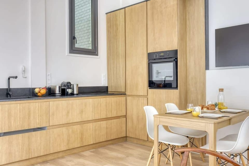 Kitchen - Dining table