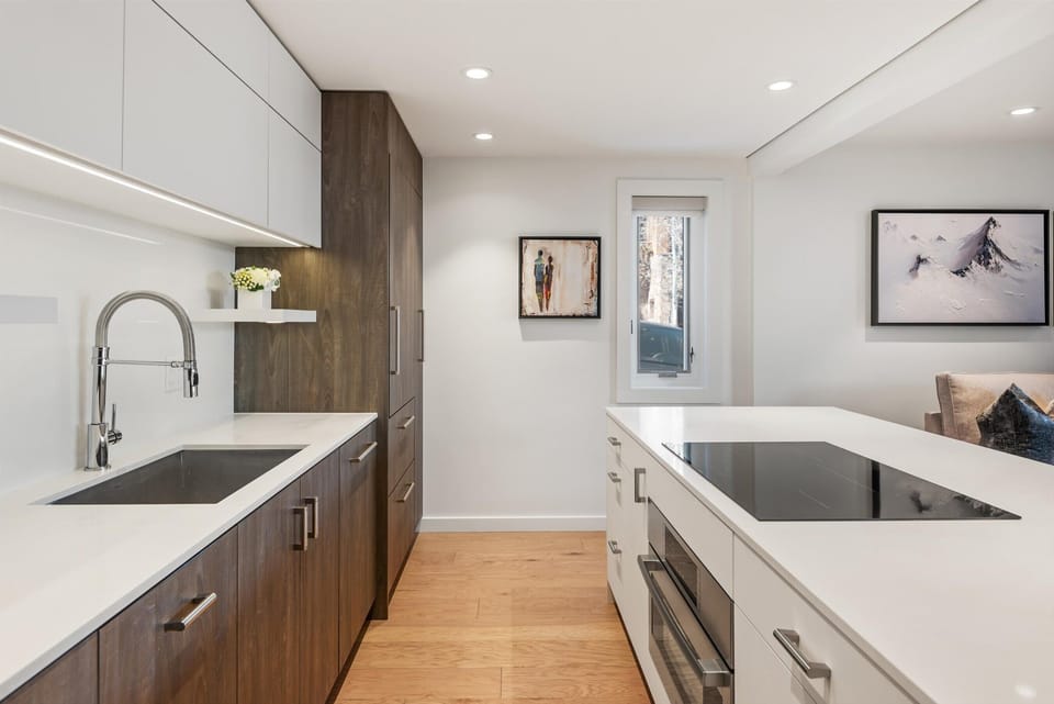Large spacious kitchen with built-in refrigerator/freezer
