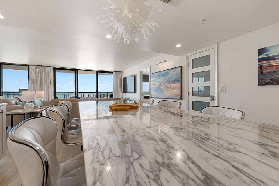 6 seater spacious dining area