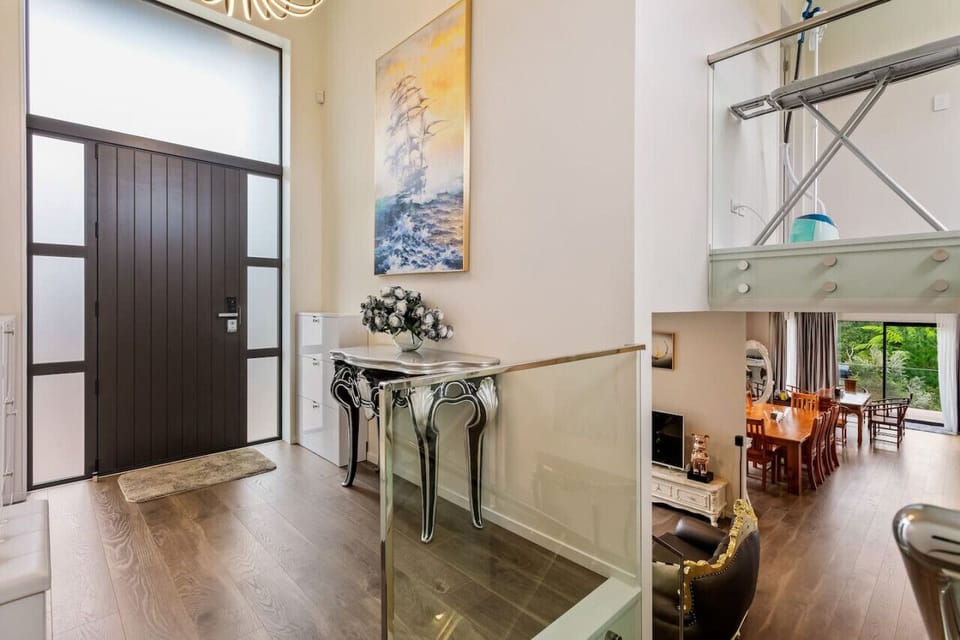 Grand Retreat with spa pool and parking House in Auckland