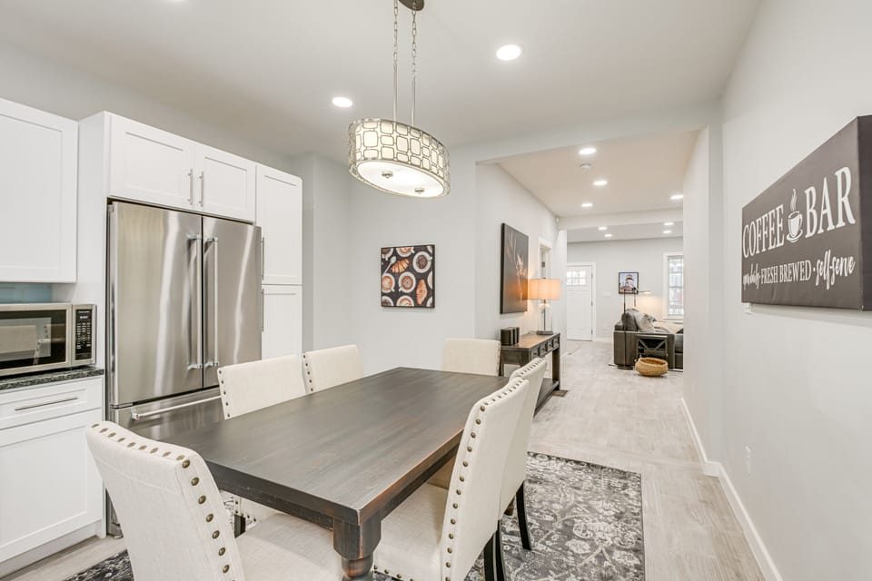 Dining Area | Dishware/Flatware Provided