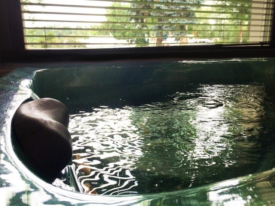 Indoor spa tub