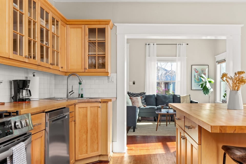 A fusion of function and elegance: this kitchen and dining area is the canvas for culinary creativity and shared joy