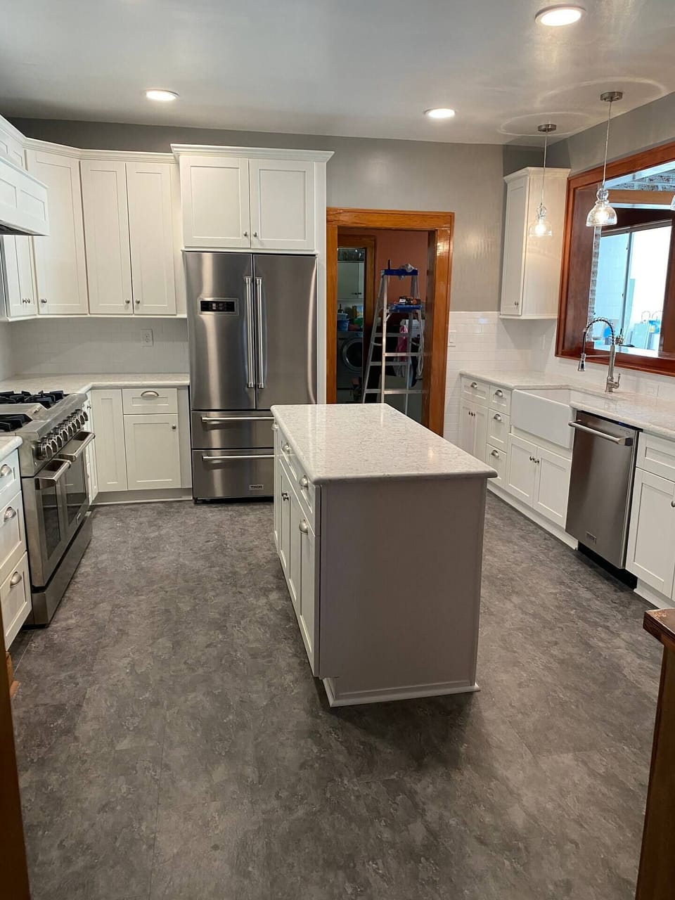 Newly Renovated Modern Kitchen