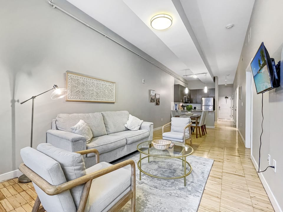 Gorgeous open concept industrial style 2 BR apartment in the heart of DSM