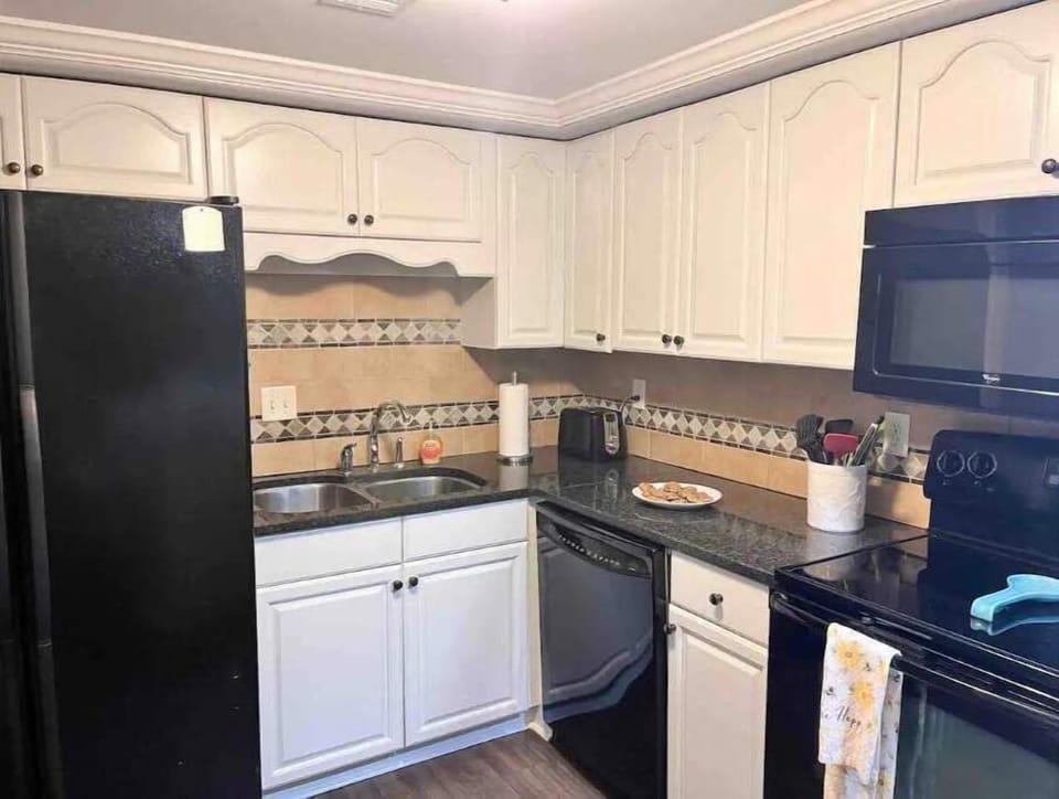 Full kitchen