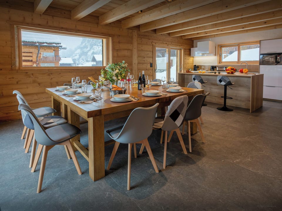 Dining/kitchen