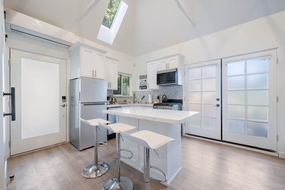 Dine in style, even in a studio! Enjoy your meals at the kitchen island.