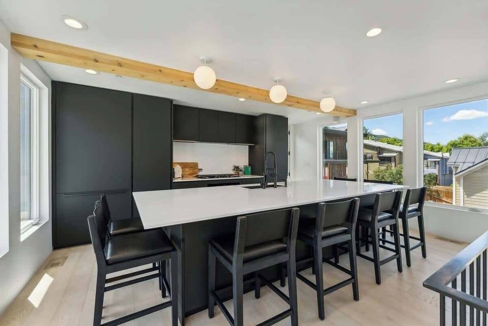 Gourmet Kitchen & Breakfast Bar