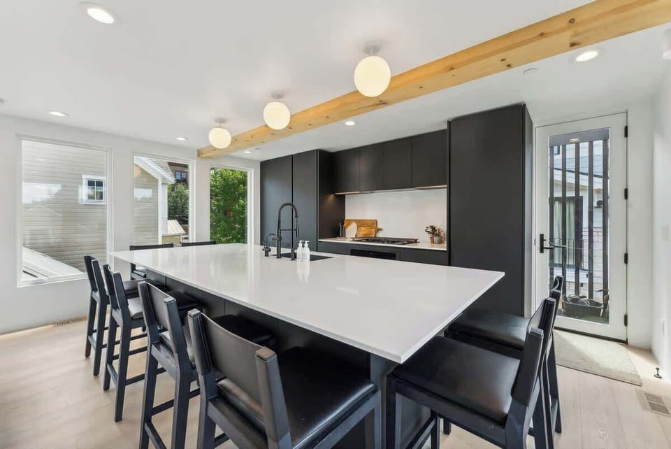 Gourmet Kitchen & Breakfast Bar