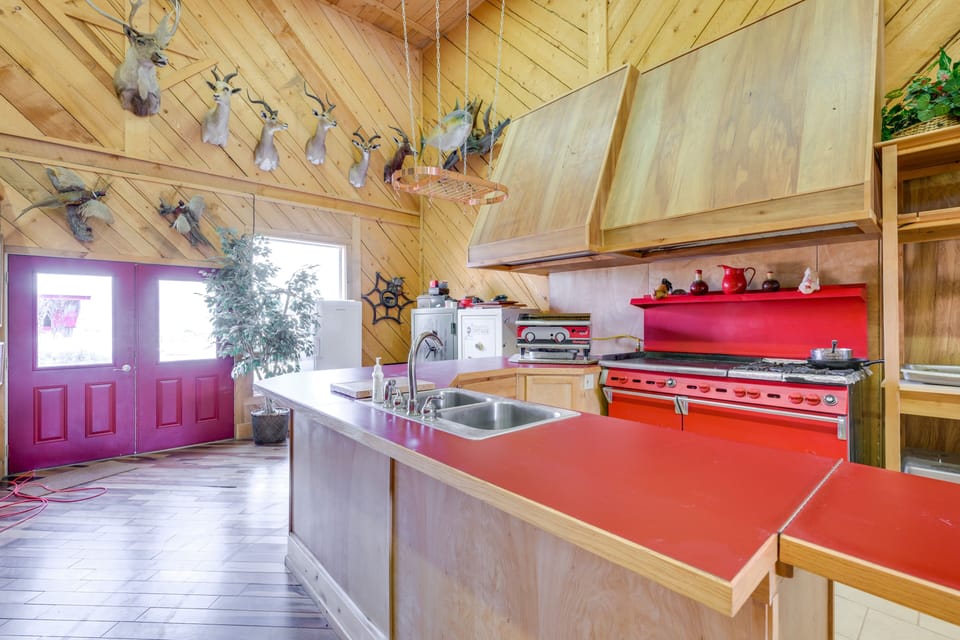 Kitchen | Cooking Basics | Coffee Maker | Paper Towels/Trash Bags Provided