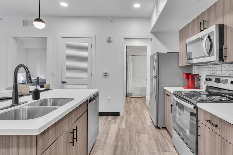 Meal prep'g can be a breeze in this functional kitchen!