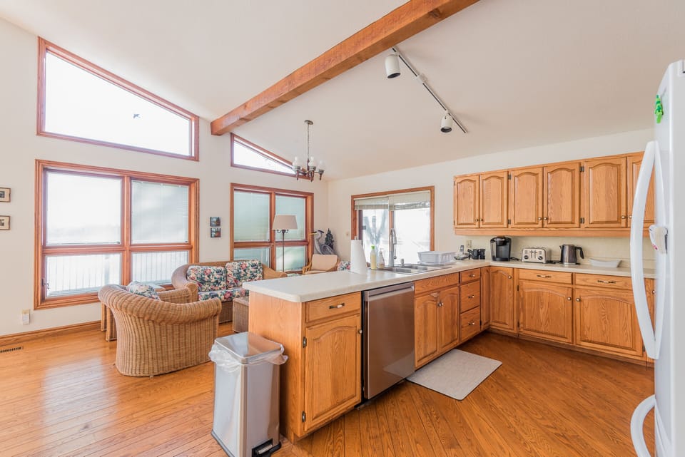 Full amenity kitchen with Keurig coffee machine, tea kettle, coffee, tea 
