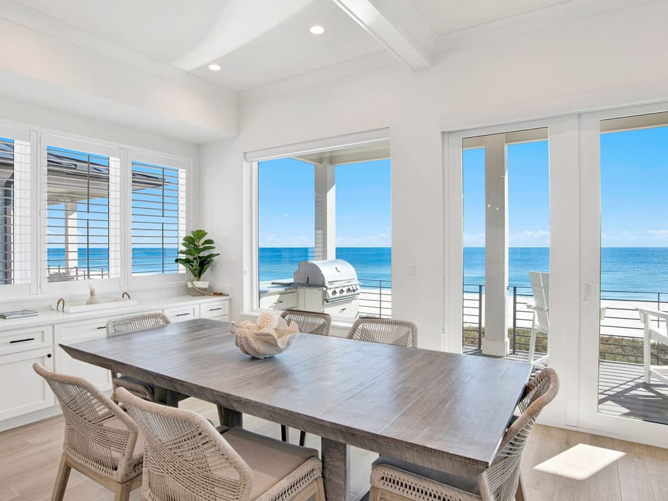 Dining Area - Seats 6