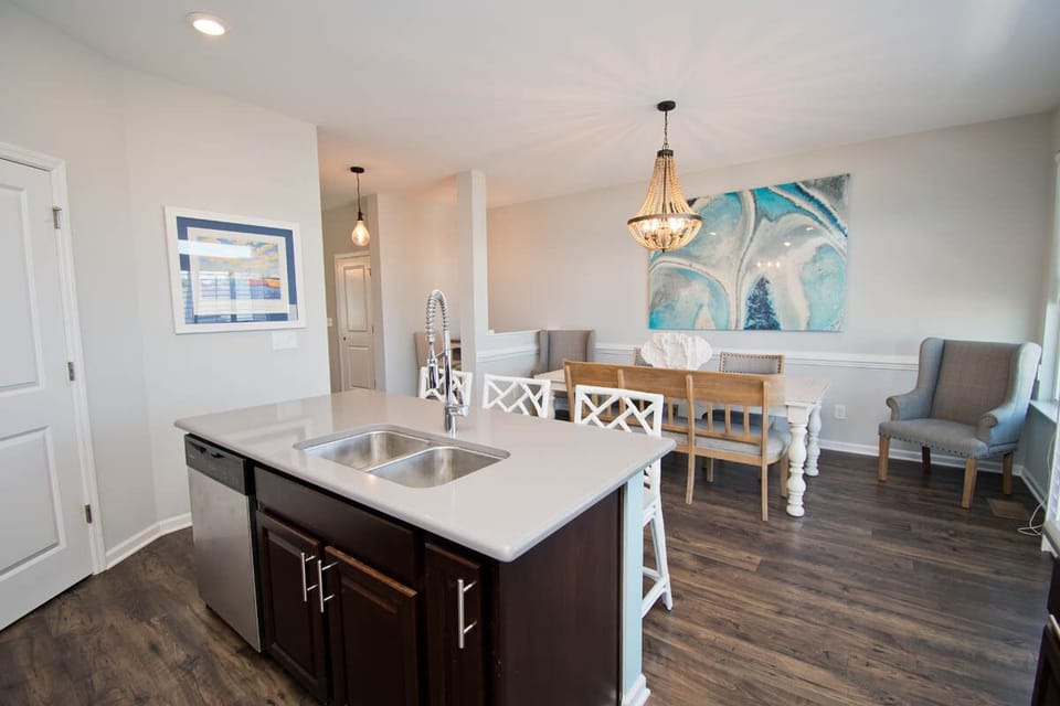 Kitchen / Dining