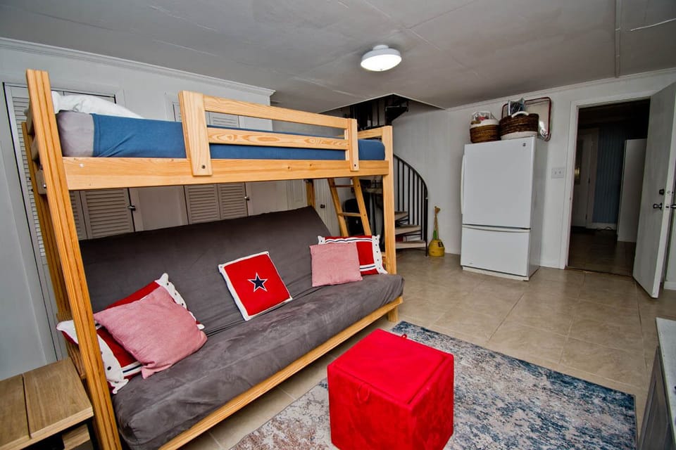 Ground Level Den with Twin/Queen Bunk