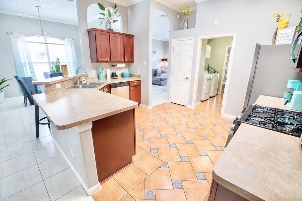 Fully equipped kitchen ready for all your meals at home. (1)