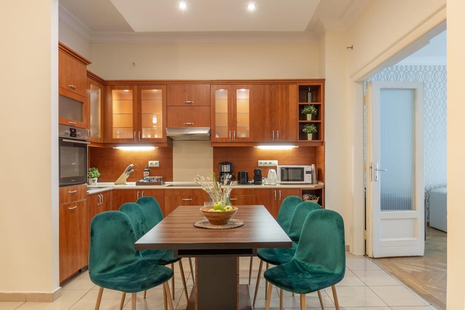 Károly Apartment 12