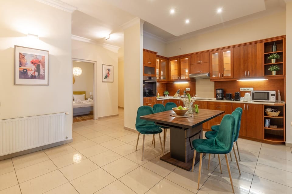 Károly Apartment 13