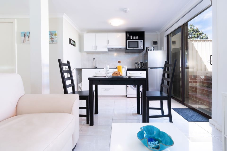 Lounge/dining/kitchen
