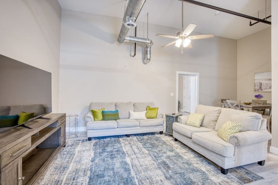 Family Friendly Living Room in downtown Biloxi, walking distance from the beach