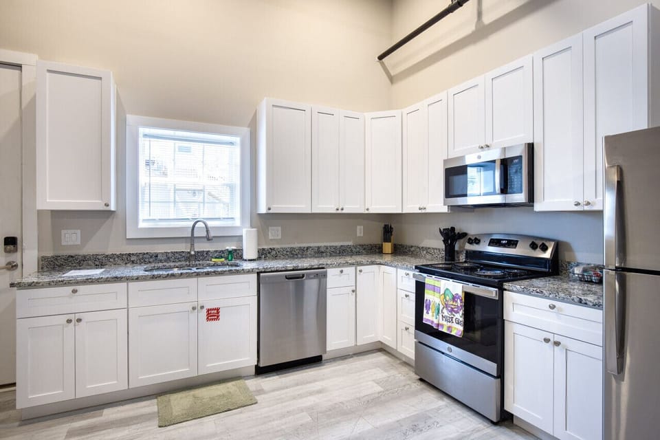 Cook your favorite meals in our fully furnished Kitchen with Oven, Stove, Microwave, Refrigerator, Freezer, Keurig Coffee, in Biloxi, MS. A short walk from Biloxi Beach Board Walk, the Beau Rivage Casino, the Hard Rock Casino, and MGM Baseball Park.