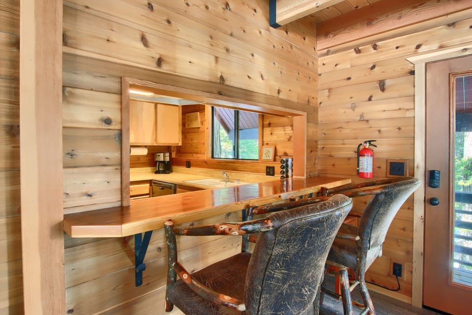 From the kitchen to the main room, swivel bar stools for food, drink & fun.