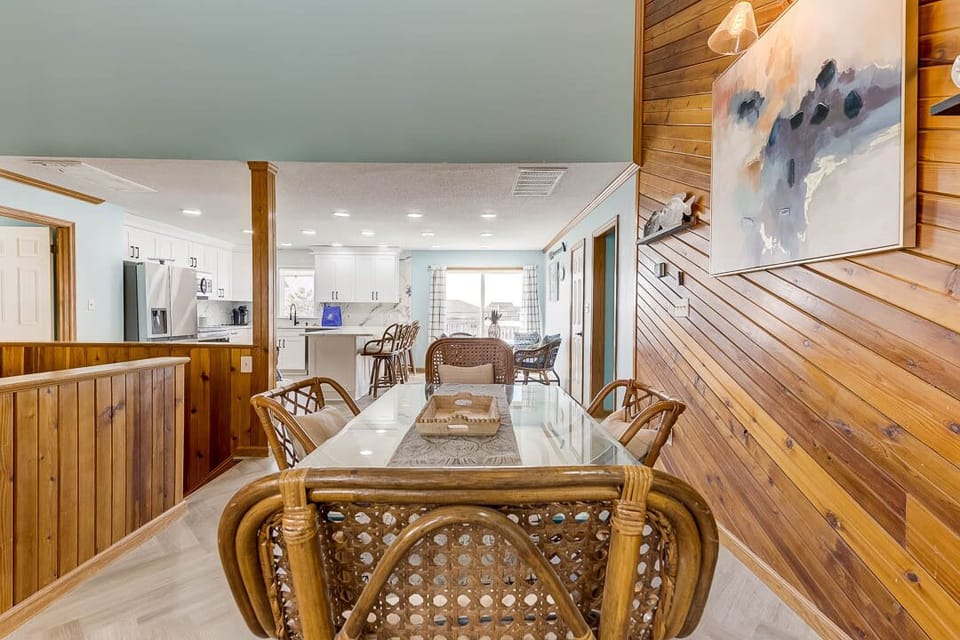 Top-Level Living Room with Additional Table (seats 4)