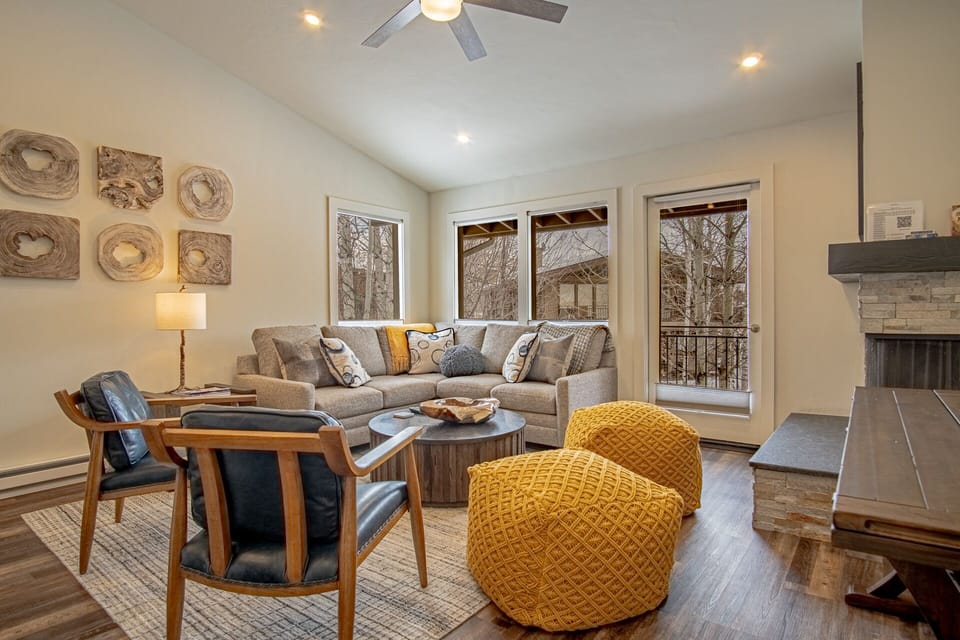 Welcome to Warm Springs Retreat - 3BD, 2BA near downtown and ski slopes