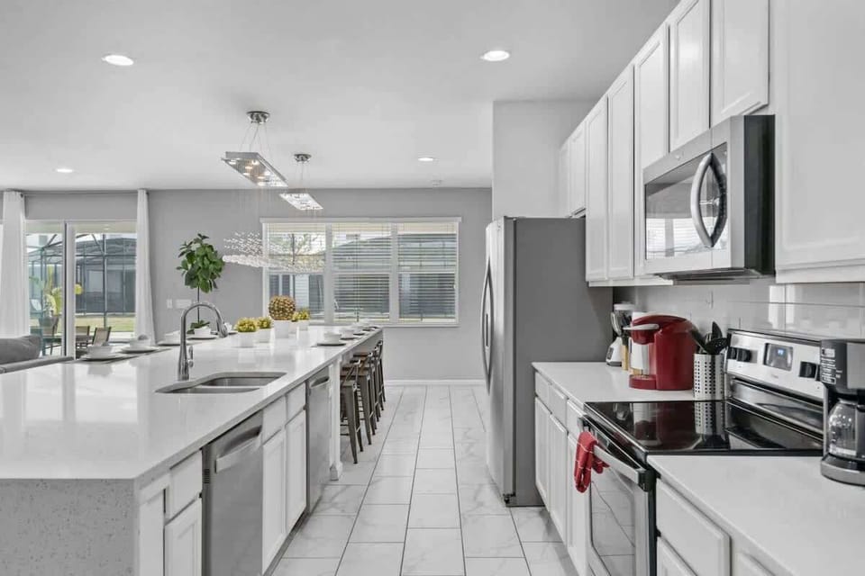 Full kitchen