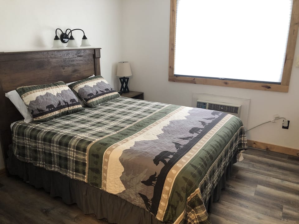 Room 110 Queen Bed