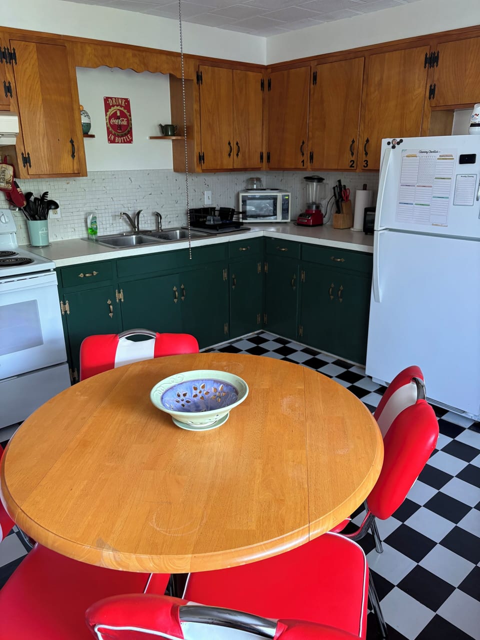 Eat-in kitchen