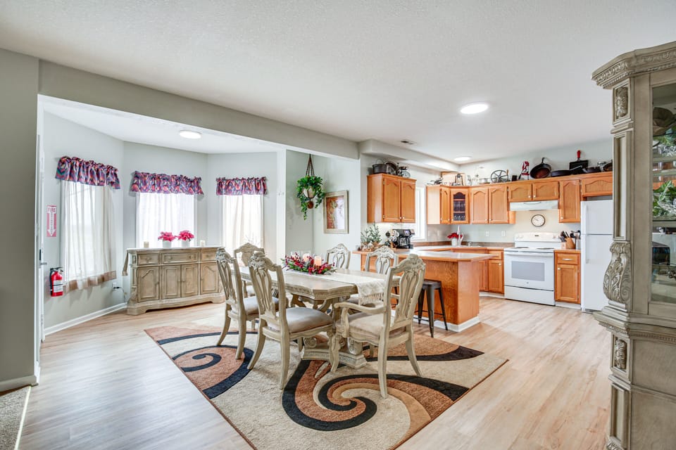 Dining Area & Kitchen | Basement Unit | Free WiFi | Central A/C & Heating